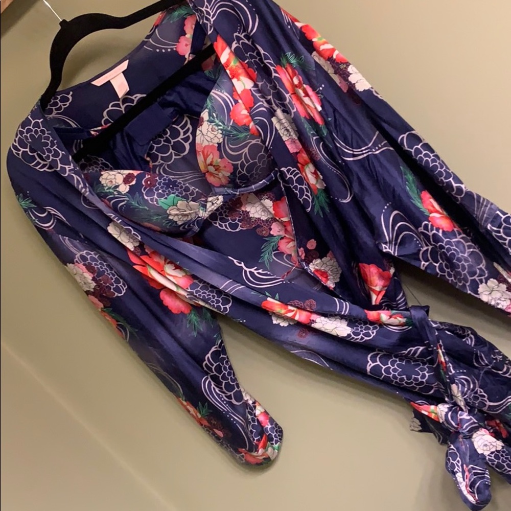 Victoria’s Secret kimono set